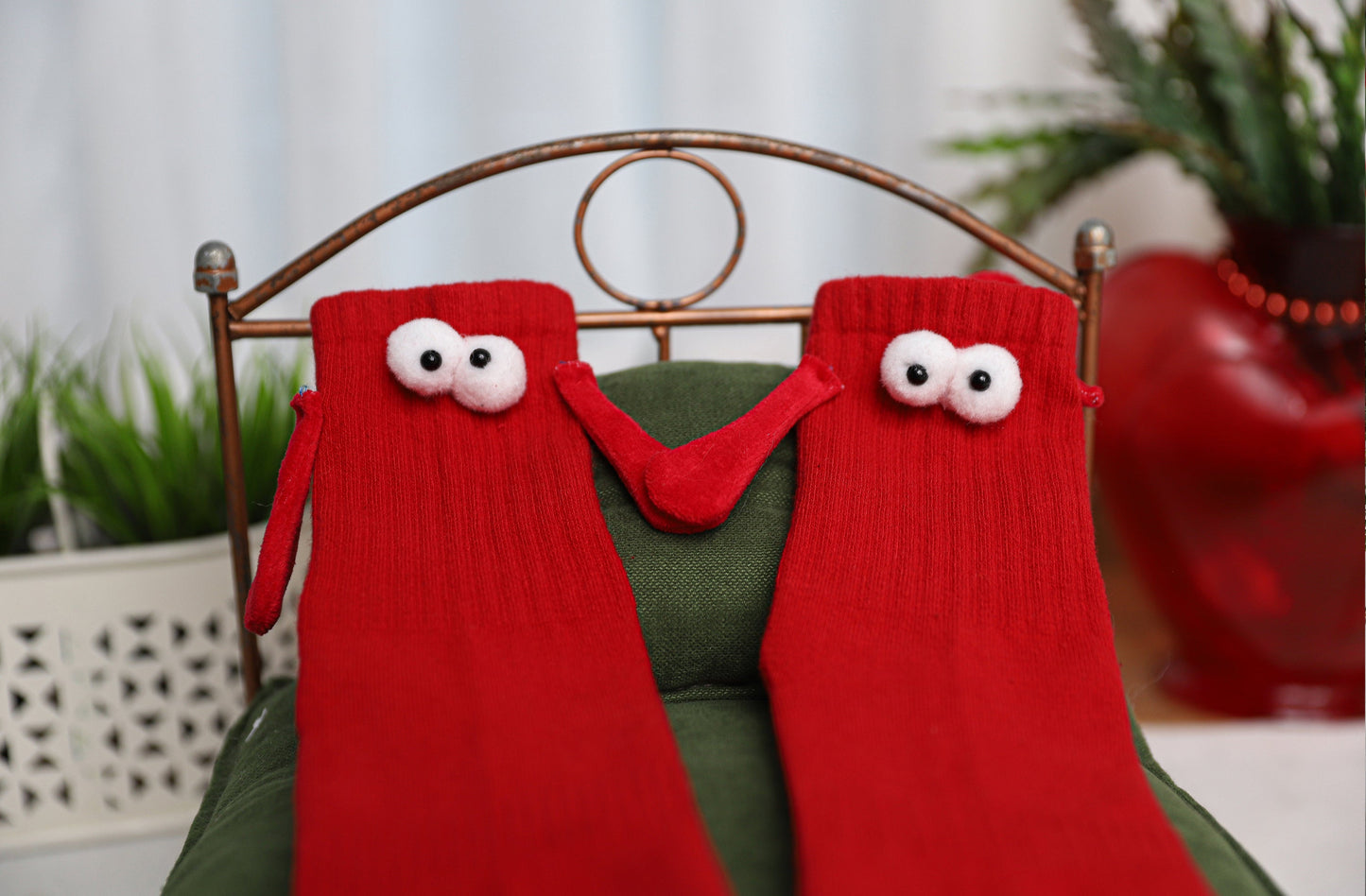 Magnetic Red Couple Socks 1 Pair Romantic Holding Hands Gift Size 5-10 Unisex