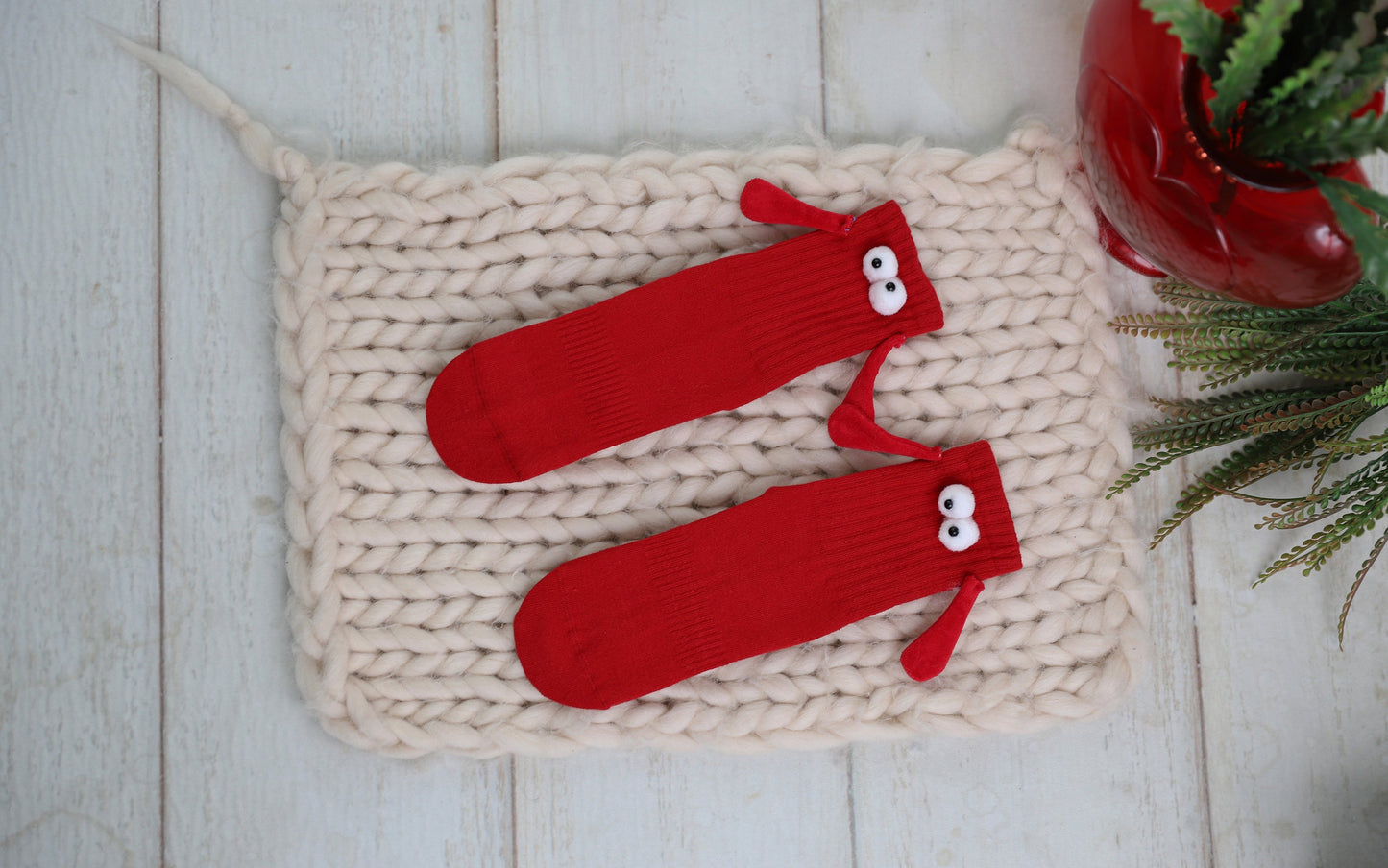 Magnetic Red Couple Socks 1 Pair Romantic Holding Hands Gift Size 5-10 Unisex