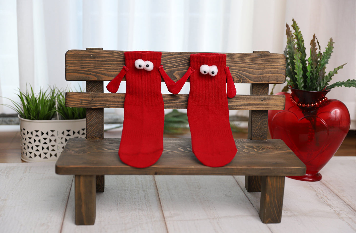 Magnetic Red Couple Socks 1 Pair Romantic Holding Hands Gift Size 5-10 Unisex