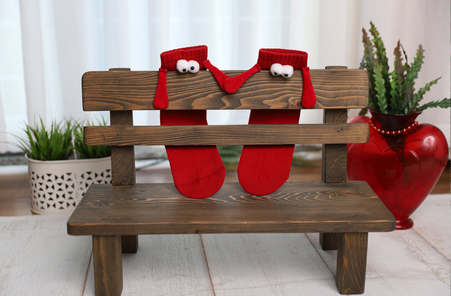 Magnetic Red Couple Socks 1 Pair Romantic Holding Hands Gift Size 5-10 Unisex