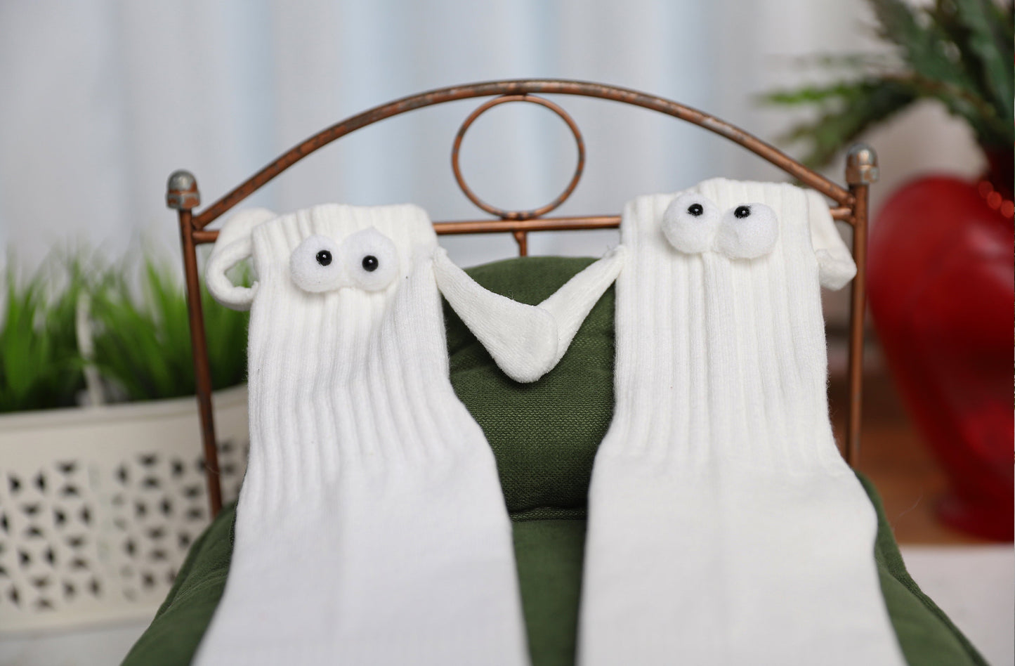 Magnetic Couple Socks White 1 Pair Matching Holding Hands Gift Size 5-10 Unisex